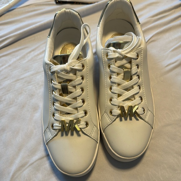 Michael Kors Shoes - Picture 2 of 3